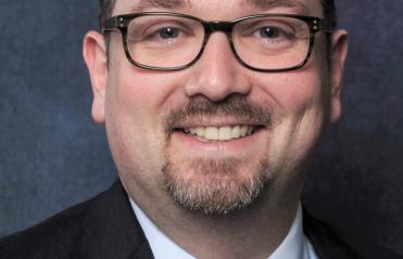 Jonathan Zur Headshot Cropped v2
