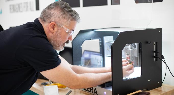 Man opperates 3D printer