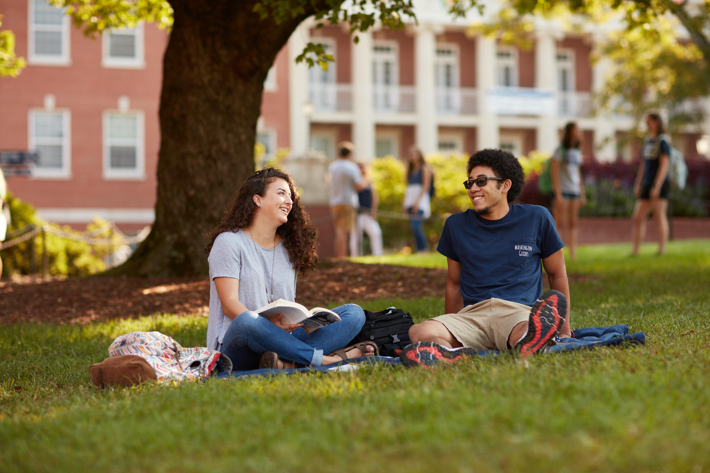 University of Mary Washington students sitting outside