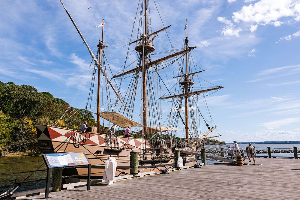 Jamestown boats at dock