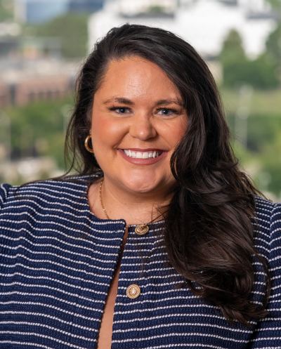Lindsay Akers headshot