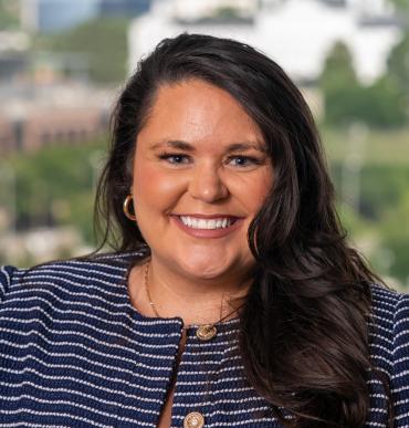 Lindsay Akers headshot