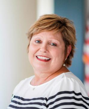Julia Nicholas headshot