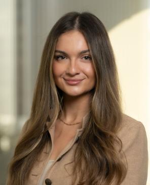 Kelly Gaillion headshot