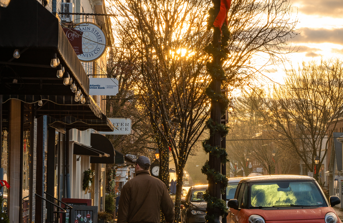 Downtown Warrenton Christmas Decor